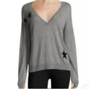 Feel The Piece Gray V-Neck Sweater with Black Star Details